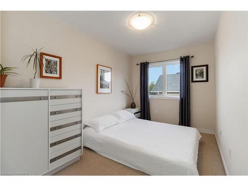 92-20 Mcconkey Crescent, Brantford, ON - Indoor Photo Showing Bedroom