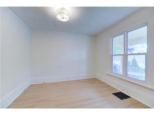 174-176 Darling Street, Brantford, ON - Indoor Photo Showing Other Room