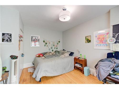 174-176 Darling Street, Brantford, ON - Indoor Photo Showing Bedroom