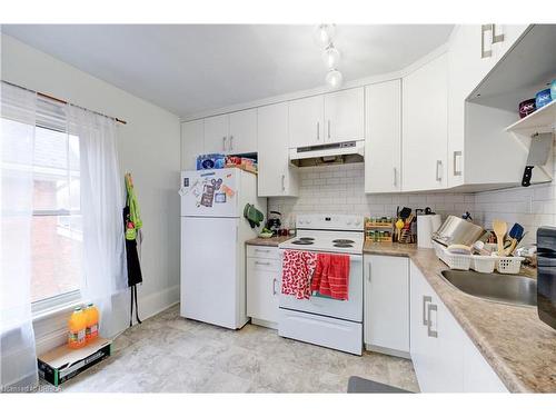 174-176 Darling Street, Brantford, ON - Indoor Photo Showing Kitchen
