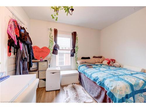 174-176 Darling Street, Brantford, ON - Indoor Photo Showing Bedroom