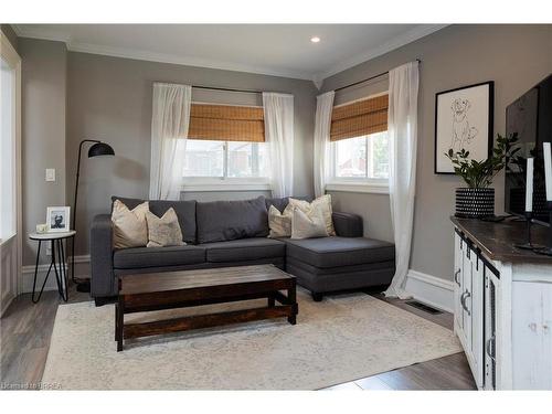 80 Stover Street N, Norwich, ON - Indoor Photo Showing Living Room
