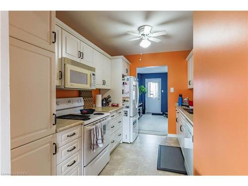 31-1115 Nellis Street, Woodstock, ON - Indoor Photo Showing Kitchen