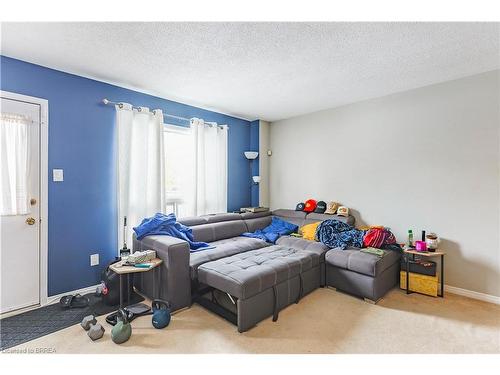 31-1115 Nellis Street, Woodstock, ON - Indoor Photo Showing Living Room