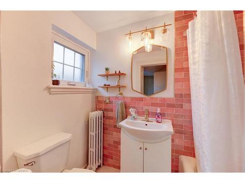 220 Nelson Street, Brantford, ON 