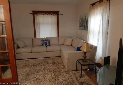60 Lynnwood Avenue, Simcoe, ON - Indoor Photo Showing Living Room