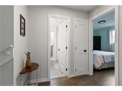 8 Sandy Row, Brantford, ON - Indoor