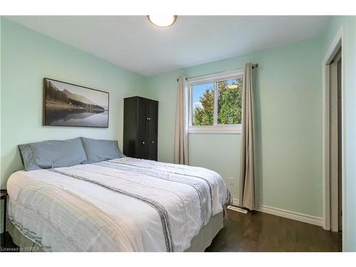 8 Sandy Row, Brantford, ON - Indoor Photo Showing Bedroom
