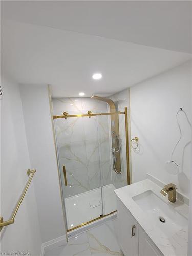 200 Longboat Run W, Brantford, ON - Indoor Photo Showing Bathroom