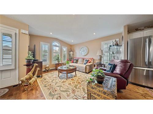 35 Yu Boulevard, Waterford, ON - Indoor Photo Showing Living Room