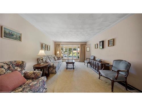 15 Acorn Lane, Brantford, ON - Indoor Photo Showing Living Room