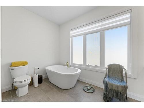 4-242 Mount Pleasant Street, Brantford, ON - Indoor Photo Showing Bathroom