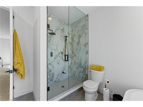 4-242 Mount Pleasant Street, Brantford, ON - Indoor Photo Showing Bathroom