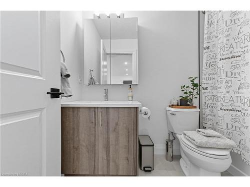 4-242 Mount Pleasant Street, Brantford, ON - Indoor Photo Showing Bathroom