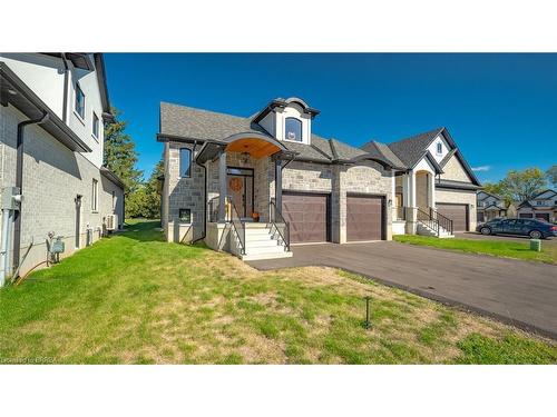 17-242 Mount Pleasant Street  Brantford, ON N3T 1V1