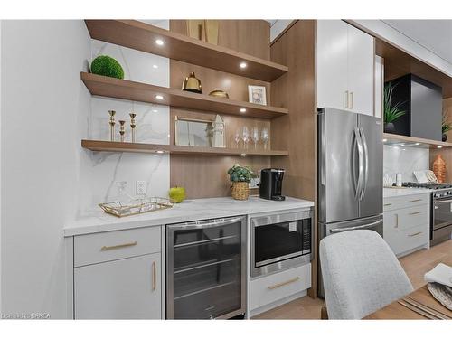 141 Parkside Drive, Brantford, ON - Indoor Photo Showing Kitchen