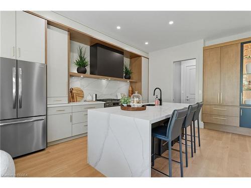 141 Parkside Drive, Brantford, ON - Indoor Photo Showing Kitchen With Upgraded Kitchen