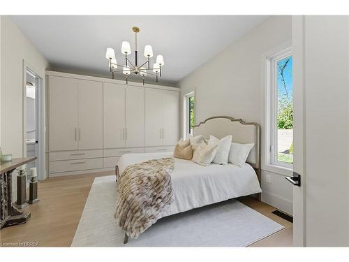 141 Parkside Drive, Brantford, ON - Indoor Photo Showing Bedroom