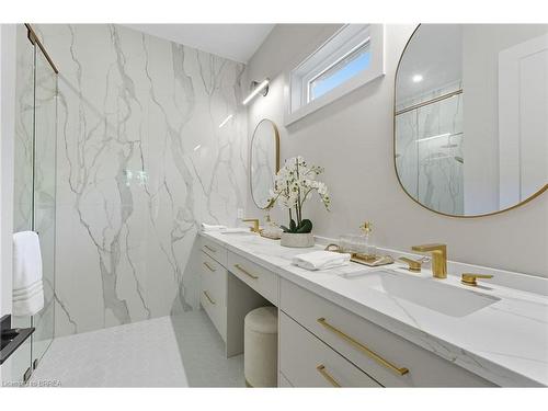 141 Parkside Drive, Brantford, ON - Indoor Photo Showing Bathroom