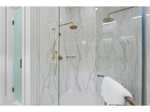 141 Parkside Drive, Brantford, ON - Indoor Photo Showing Bathroom