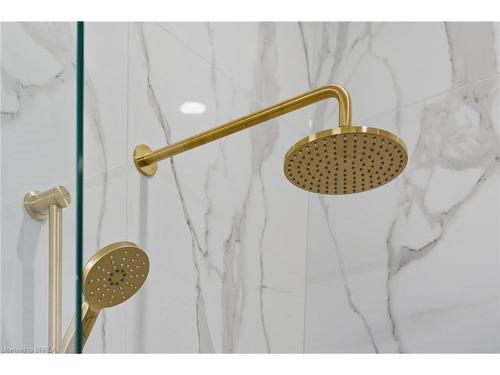 141 Parkside Drive, Brantford, ON - Indoor Photo Showing Bathroom