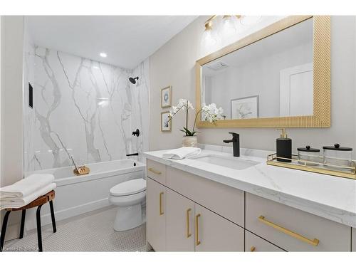 141 Parkside Drive, Brantford, ON - Indoor Photo Showing Bathroom