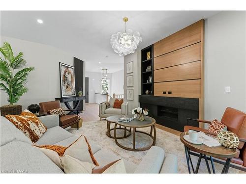 141 Parkside Drive, Brantford, ON - Indoor Photo Showing Living Room