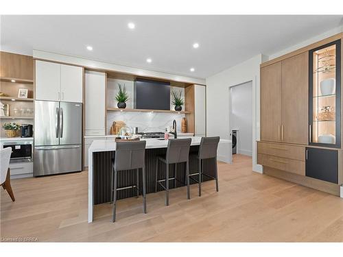 141 Parkside Drive, Brantford, ON - Indoor Photo Showing Kitchen With Upgraded Kitchen