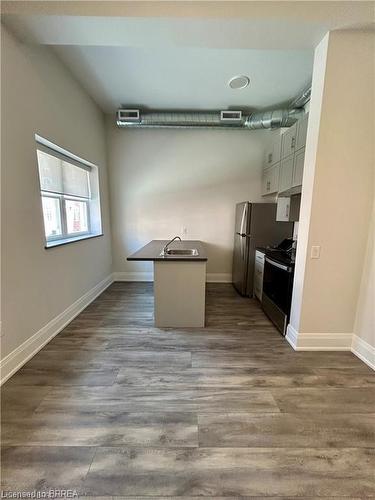 302-11 Queen Street, Brantford, ON - Indoor