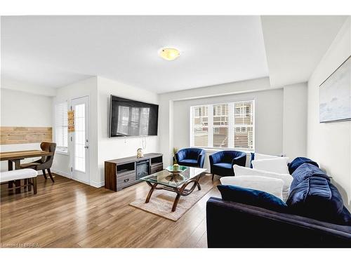 48-143 Ridge Road, Cambridge, ON - Indoor Photo Showing Living Room