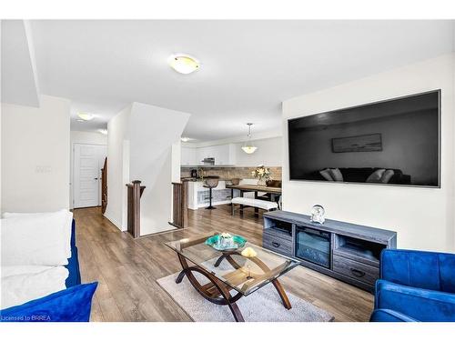 48-143 Ridge Road, Cambridge, ON - Indoor Photo Showing Living Room