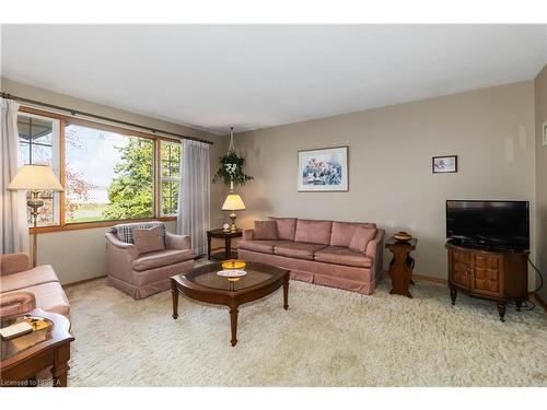 725 Hwy 54, Brantford, ON - Indoor Photo Showing Living Room