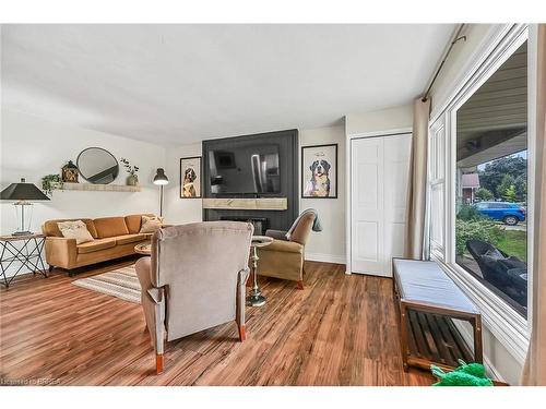 21 Burdock Boulevard, Brantford, ON - Indoor