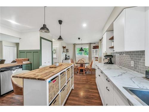 21 Burdock Boulevard, Brantford, ON - Indoor Photo Showing Kitchen With Upgraded Kitchen