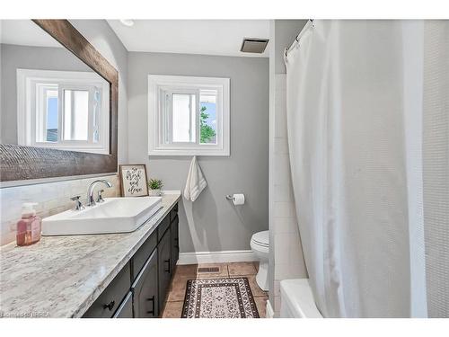21 Burdock Boulevard, Brantford, ON - Indoor Photo Showing Bathroom