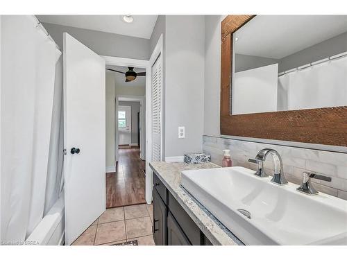 21 Burdock Boulevard, Brantford, ON - Indoor Photo Showing Bathroom