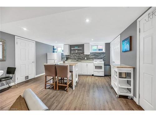 21 Burdock Boulevard, Brantford, ON - Indoor