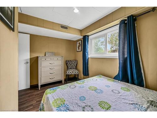 21 Burdock Boulevard, Brantford, ON - Indoor Photo Showing Bedroom