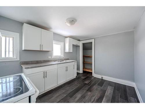 39 Park Avenue, Brantford, ON - Indoor Photo Showing Kitchen