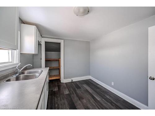 39 Park Avenue, Brantford, ON - Indoor Photo Showing Kitchen With Double Sink