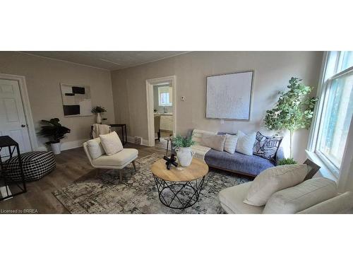 39 Park Avenue, Brantford, ON - Indoor Photo Showing Living Room