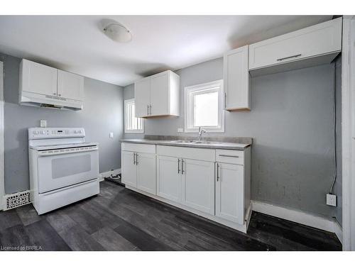 39 Park Avenue, Brantford, ON - Indoor Photo Showing Kitchen