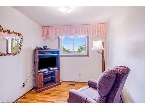14 Burdock Boulevard, Brantford, ON - Indoor Photo Showing Bedroom