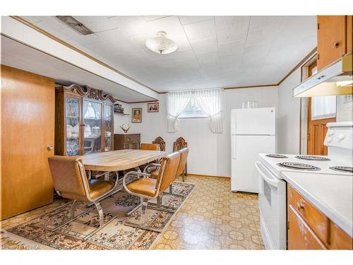 14 Burdock Boulevard, Brantford, ON - Indoor Photo Showing Kitchen