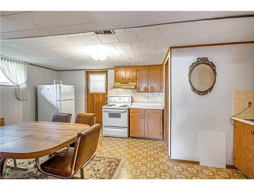 14 Burdock Boulevard, Brantford, ON - Indoor