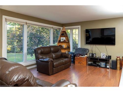 976 Mcdowell Road E, Simcoe, ON - Indoor Photo Showing Living Room