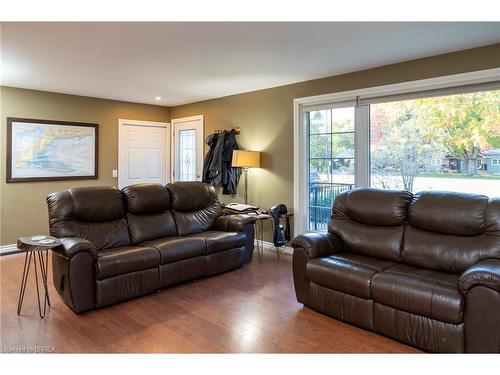 976 Mcdowell Road E, Simcoe, ON - Indoor Photo Showing Living Room