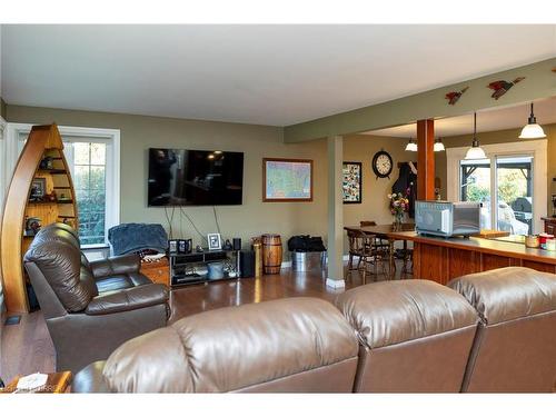 976 Mcdowell Road E, Simcoe, ON - Indoor Photo Showing Living Room