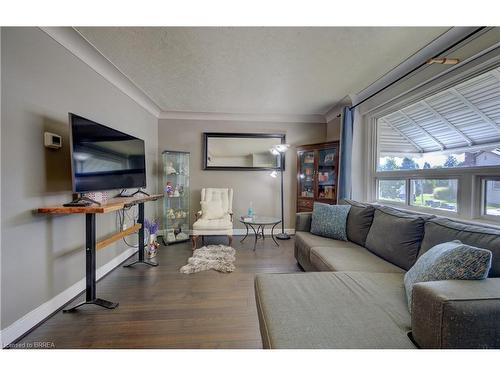 81 Strathcona Avenue, Brantford, ON - Indoor Photo Showing Living Room