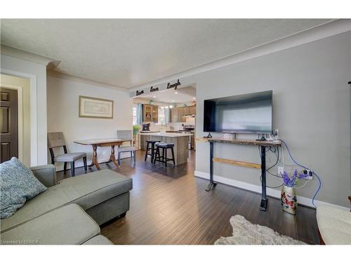 81 Strathcona Avenue, Brantford, ON - Indoor Photo Showing Living Room